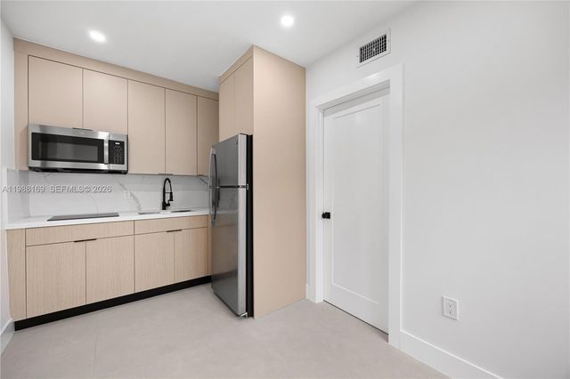 421 NW 81st St, Miami, FL 33150