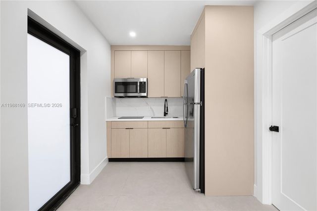 421 NW 81st St, Miami, FL 33150