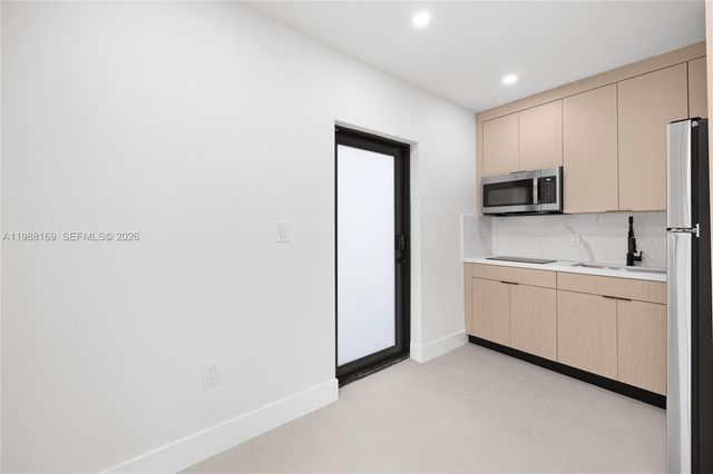 421 NW 81st St, Miami, FL 33150