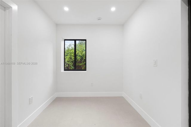 421 NW 81st St, Miami, FL 33150