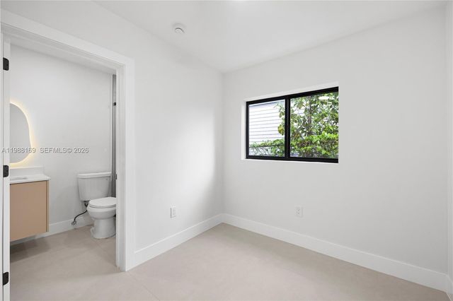 421 NW 81st St, Miami, FL 33150