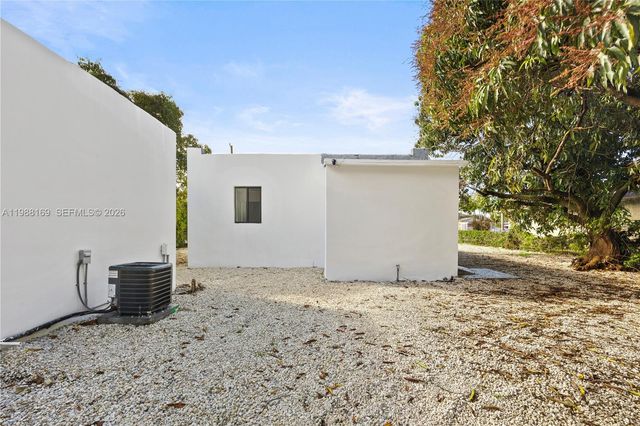 421 NW 81st St, Miami, FL 33150