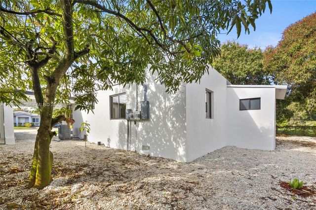 421 NW 81st St, Miami, FL 33150