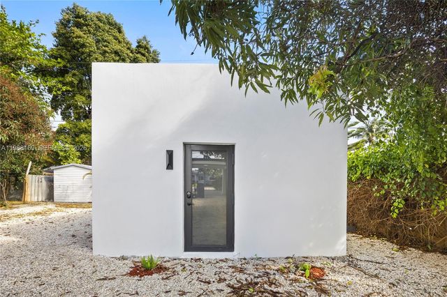 421 NW 81st St, Miami, FL 33150