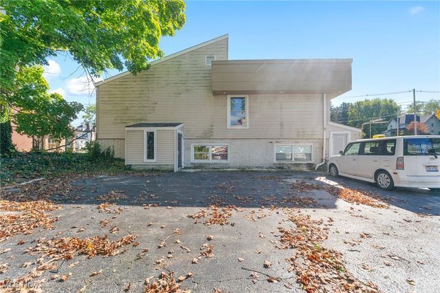 264 W Liberty Street, Hubbard, OH 44425