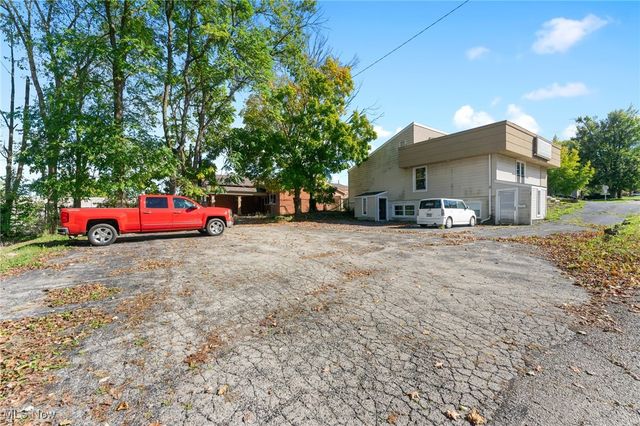 264 W Liberty Street, Hubbard, OH 44425