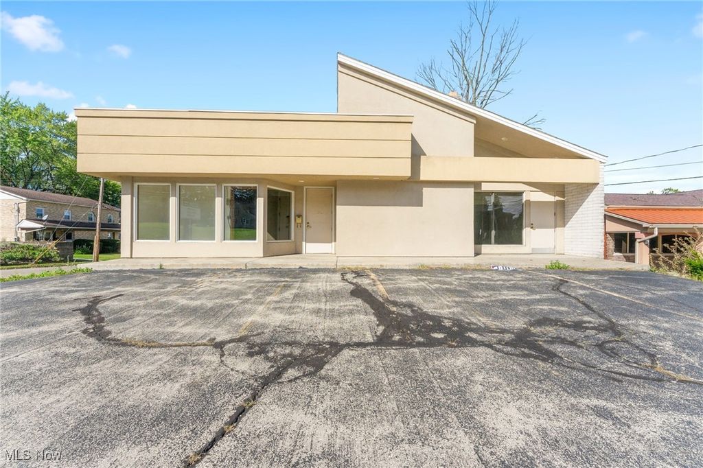 264 W Liberty Street, Hubbard, OH 44425