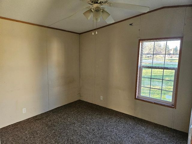 302 W South Street, Macksburg, IA 50155