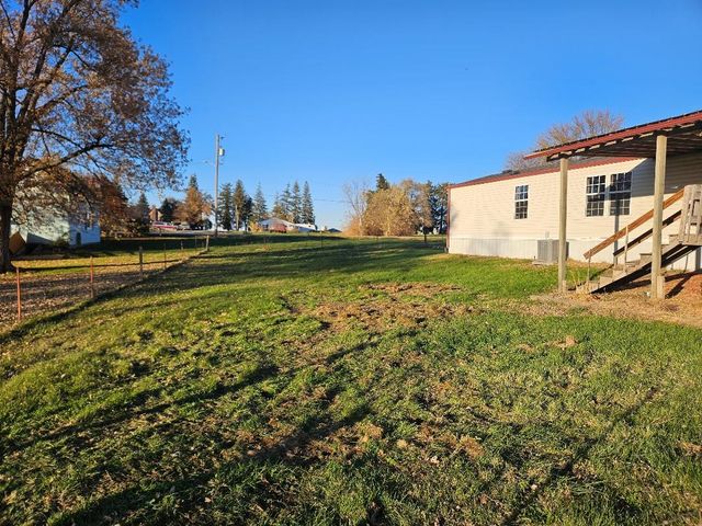 302 W South Street, Macksburg, IA 50155