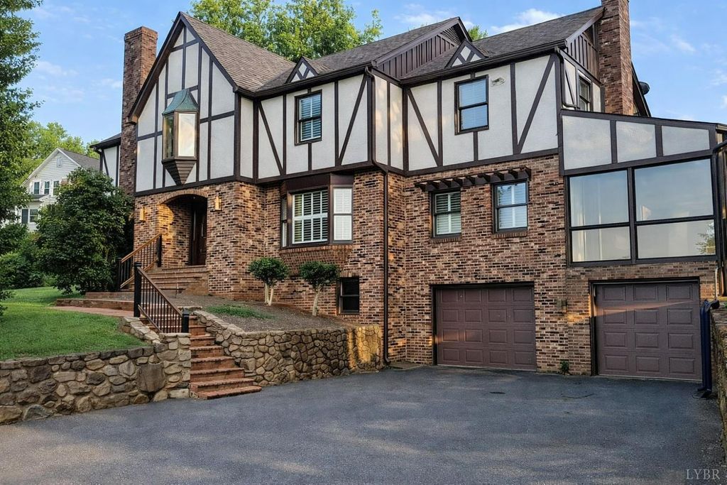 103 Millbrook, Forest, VA 24551