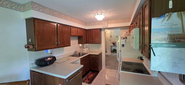 171 Grove Avenue D, Des Plaines, IL 60016