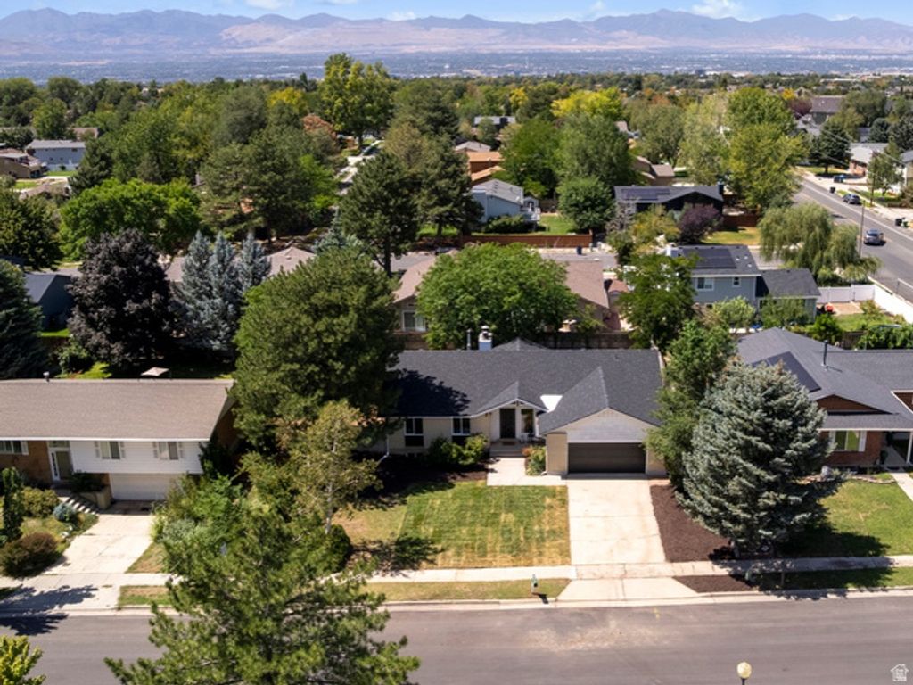 9828 S 2240 E, Sandy, UT 84092 — photo 5