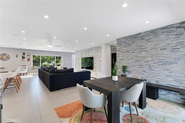 23051 Burbank Boulevard, Woodland Hills, CA 91367