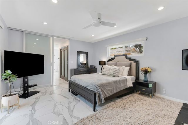 23051 Burbank Boulevard, Woodland Hills, CA 91367