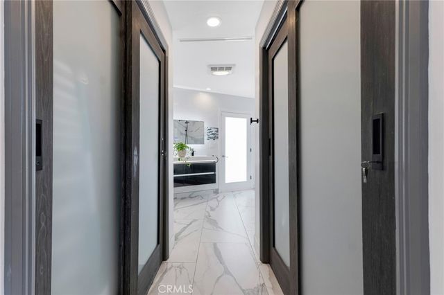 23051 Burbank Boulevard, Woodland Hills, CA 91367