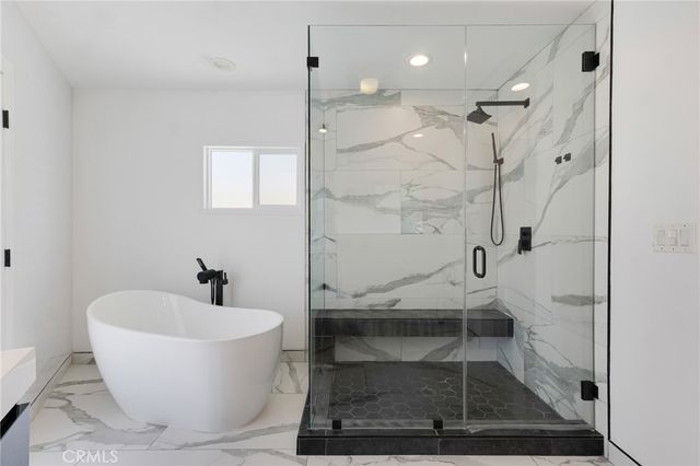 23051 Burbank Boulevard, Woodland Hills, CA 91367