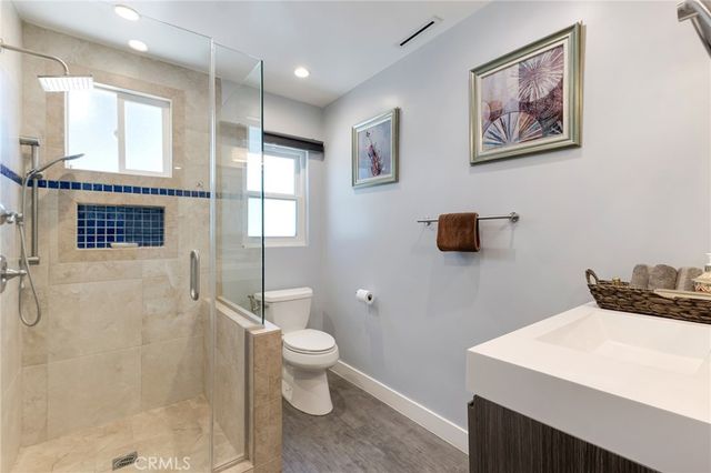 23051 Burbank Boulevard, Woodland Hills, CA 91367
