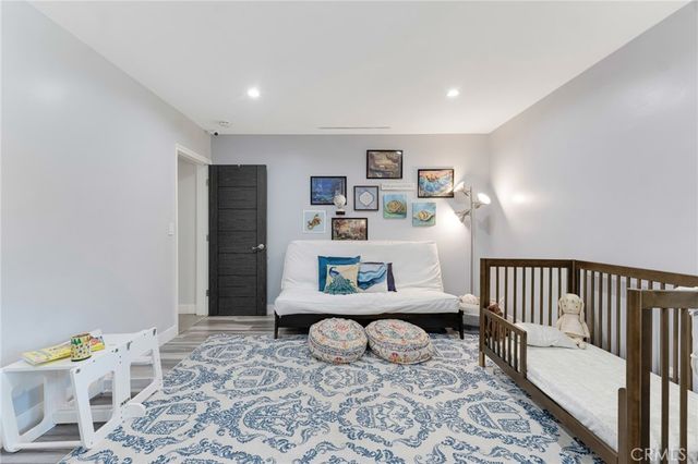 23051 Burbank Boulevard, Woodland Hills, CA 91367