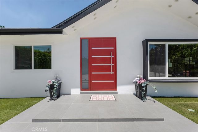 23051 Burbank Boulevard, Woodland Hills, CA 91367
