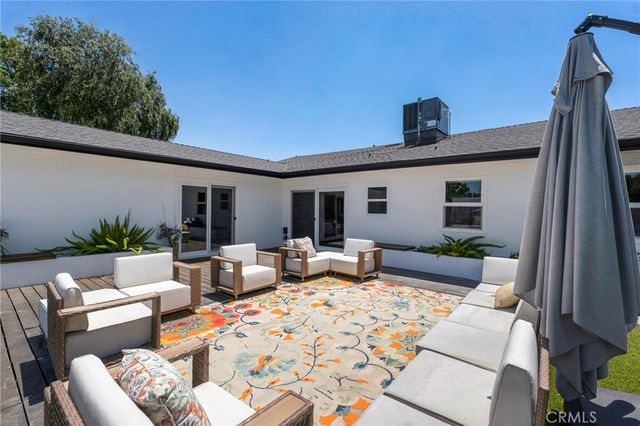 23051 Burbank Boulevard, Woodland Hills, CA 91367