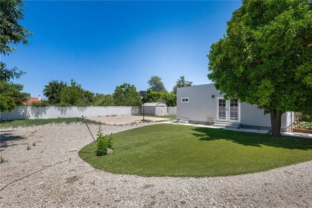 23051 Burbank Boulevard, Woodland Hills, CA 91367