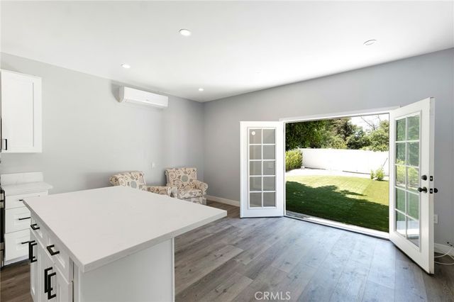 23051 Burbank Boulevard, Woodland Hills, CA 91367