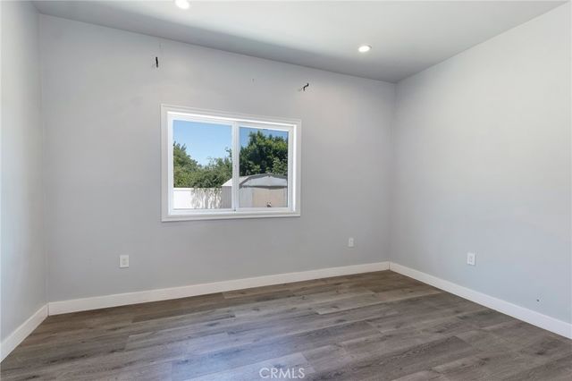 23051 Burbank Boulevard, Woodland Hills, CA 91367