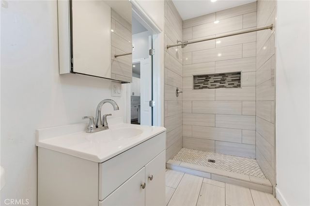 23051 Burbank Boulevard, Woodland Hills, CA 91367