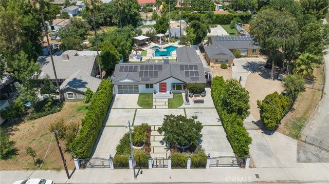 23051 Burbank Boulevard, Woodland Hills, CA 91367