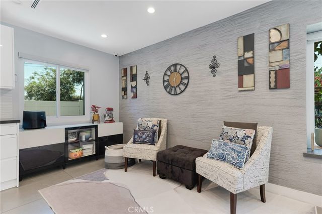 23051 Burbank Boulevard, Woodland Hills, CA 91367