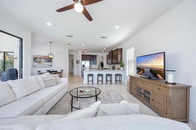 13905 Luna DR, Naples, FL 34109