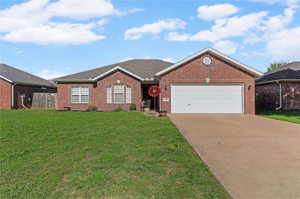 1909 SW Elington Street, Bentonville, AR 72713