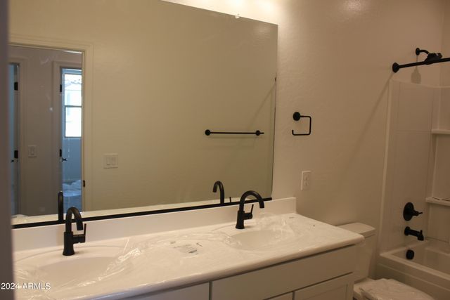 2628 S VOYAGER Drive 106, Gilbert, AZ 85295