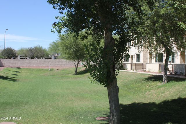 2628 S VOYAGER Drive 106, Gilbert, AZ 85295