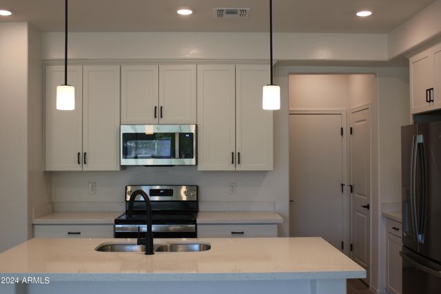 2628 S VOYAGER Drive 106, Gilbert, AZ 85295