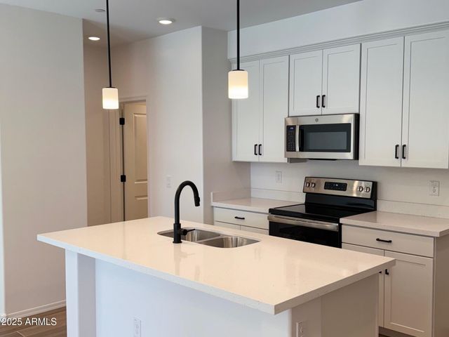 2628 S VOYAGER Drive 106, Gilbert, AZ 85295