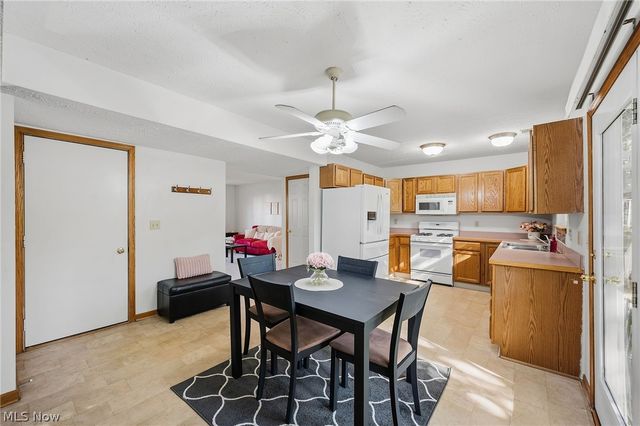 1138 Oxford Circle, Akron, OH 44312