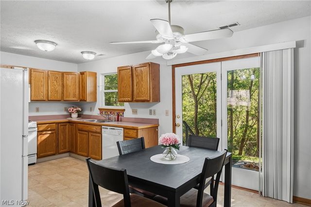 1138 Oxford Circle, Akron, OH 44312