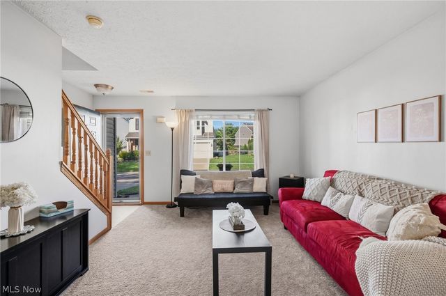 1138 Oxford Circle, Akron, OH 44312