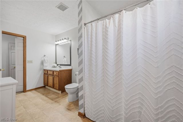 1138 Oxford Circle, Akron, OH 44312