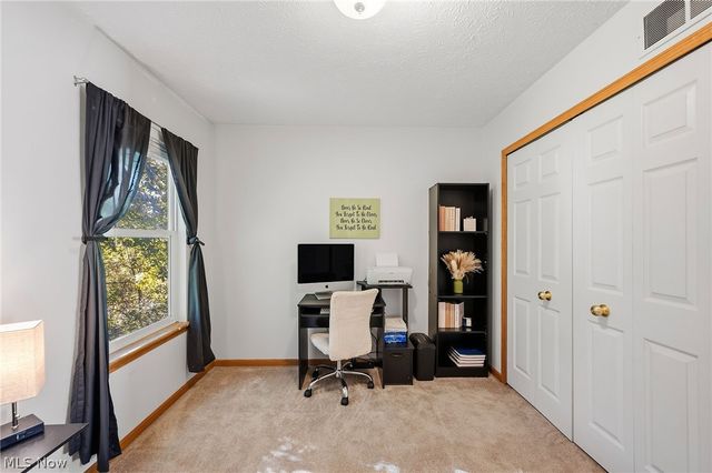 1138 Oxford Circle, Akron, OH 44312
