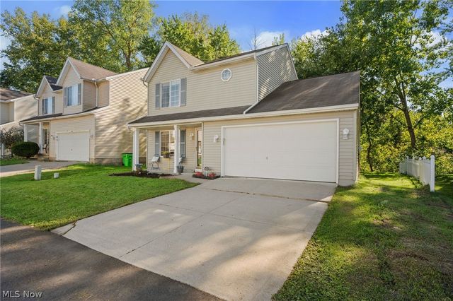 1138 Oxford Circle, Akron, OH 44312