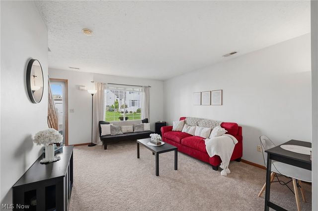 1138 Oxford Circle, Akron, OH 44312