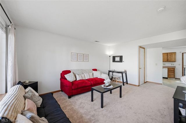 1138 Oxford Circle, Akron, OH 44312