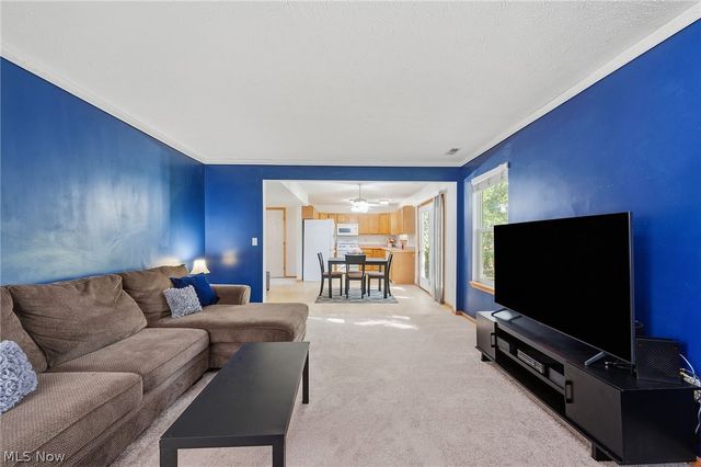 1138 Oxford Circle, Akron, OH 44312
