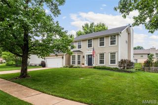 902 Oakmoor Drive, Fenton, MO 63026