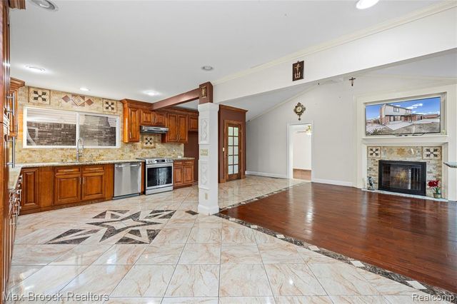 38327 Sleigh Drive, Sterling Heights, MI 48310