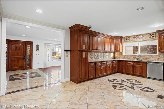 38327 Sleigh Drive, Sterling Heights, MI 48310