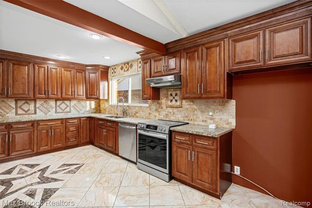 38327 Sleigh Drive, Sterling Heights, MI 48310