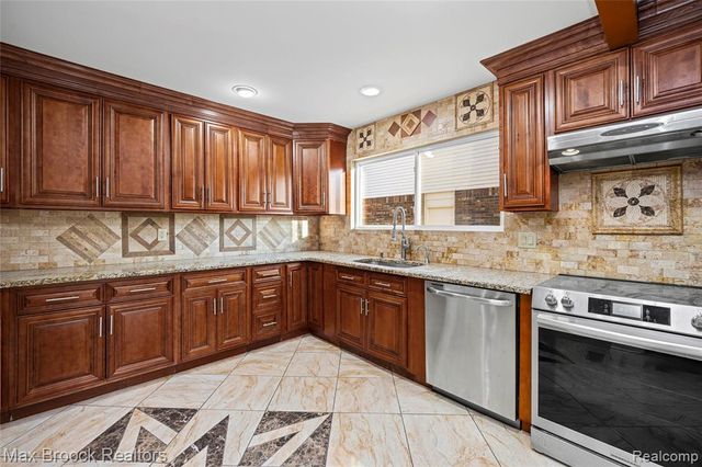 38327 Sleigh Drive, Sterling Heights, MI 48310